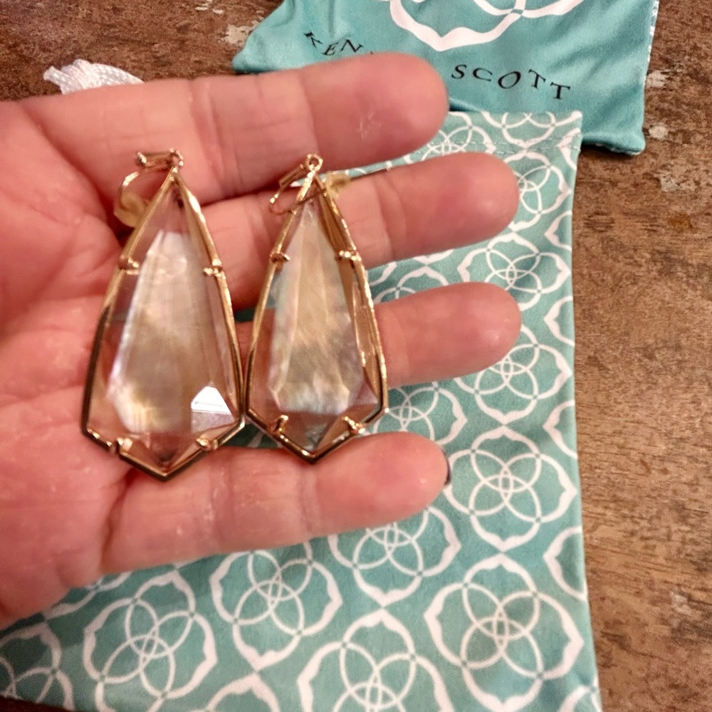 Kendra Scott Caroline Rose gold pearl drop earrings, 2Lx3.8W